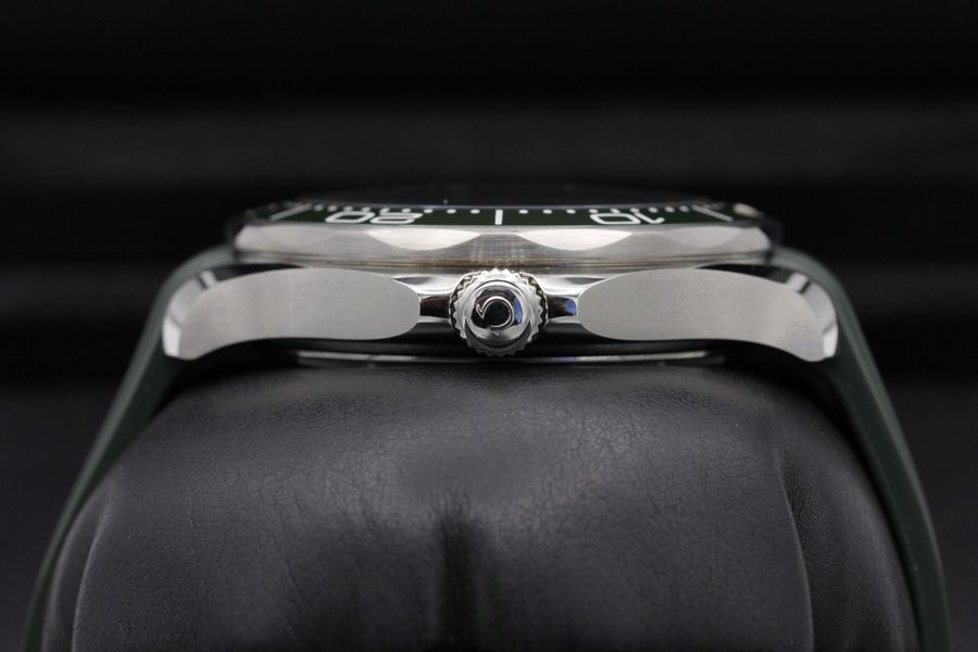 Omega Seamaster Diver 300m 210.32.42.20.10.001